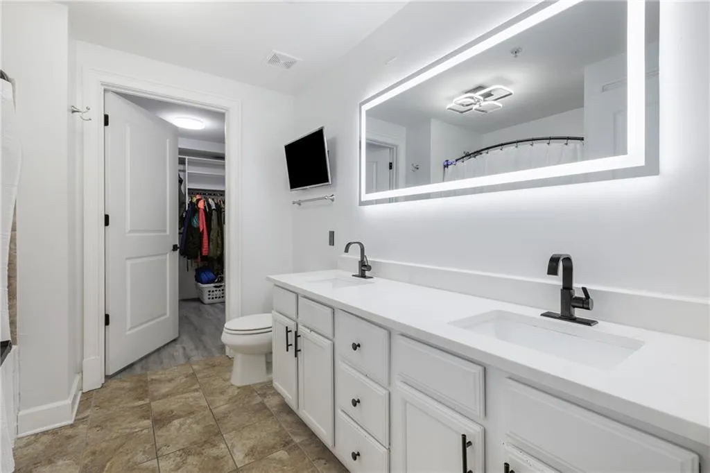 200 River Vista Drive Unit 608, Atlanta, Georgia 30339, 2 Bedrooms Bedrooms, ,2 BathroomsBathrooms,Residential,For Sale,200 River Vista Drive Unit 608,7640421