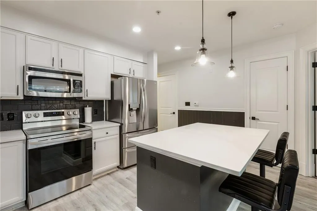 200 River Vista Drive Unit 608, Atlanta, Georgia 30339, 2 Bedrooms Bedrooms, ,2 BathroomsBathrooms,Residential,For Sale,200 River Vista Drive Unit 608,7640421