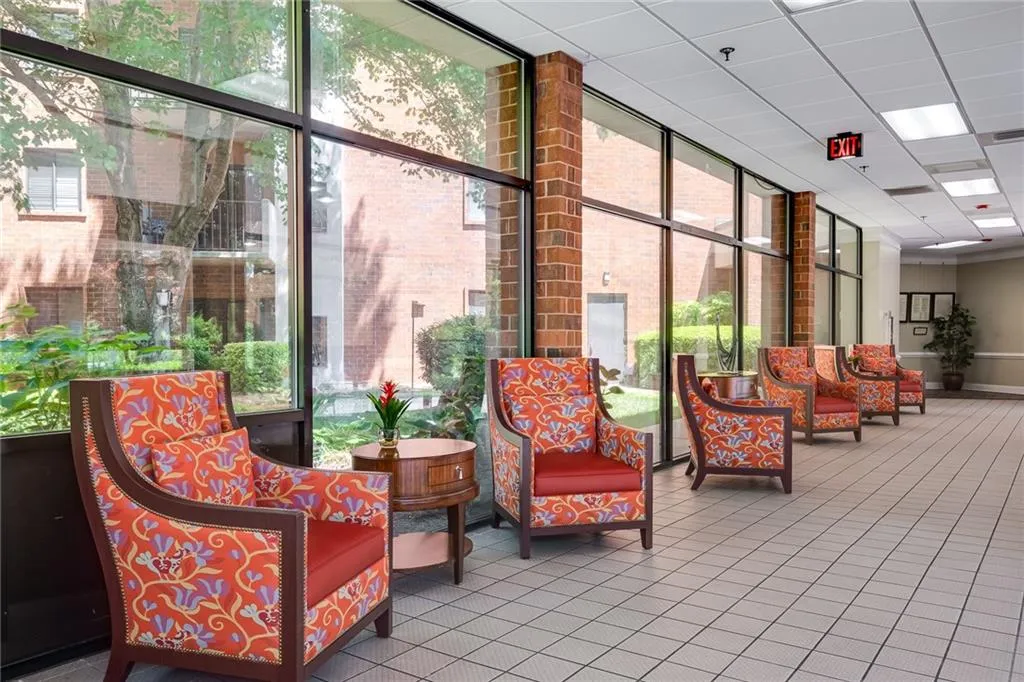 300 Johnson Ferry Road Ne Unit B108, Sandy Springs, Georgia 30328, 1 Bedroom Bedrooms, ,1 BathroomBathrooms,Residential,Sold,300 Johnson Ferry Road Ne Unit B108,7044784