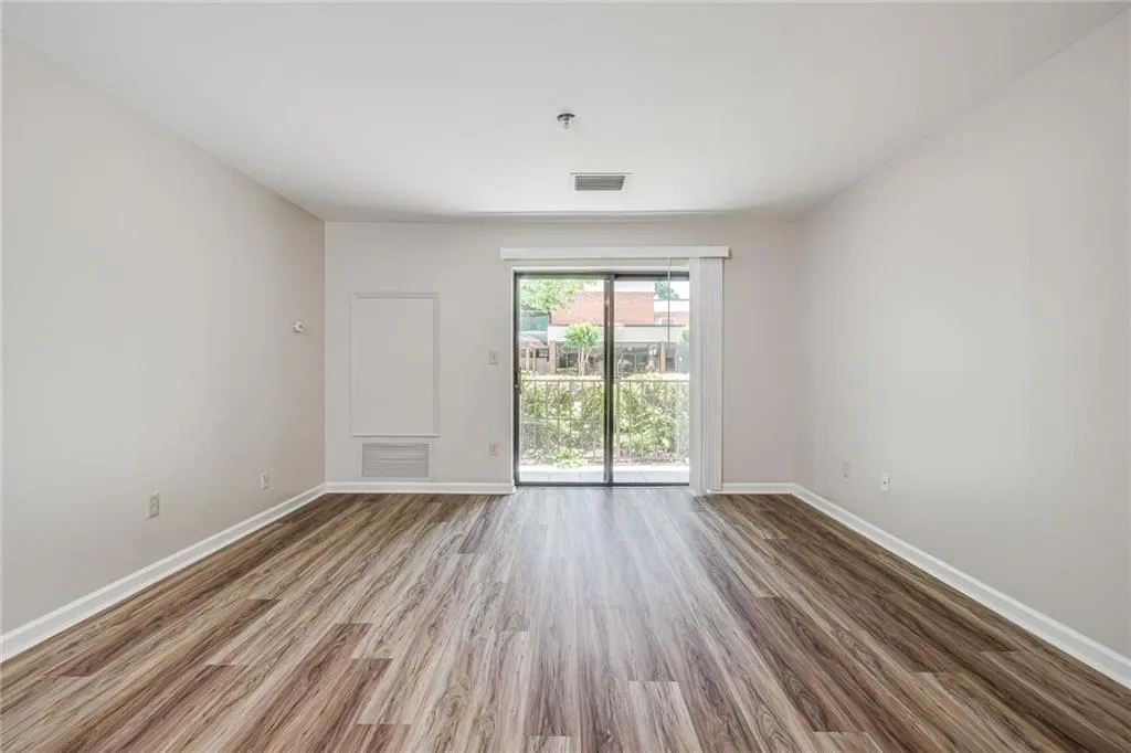 300 Johnson Ferry Road Ne Unit B108, Sandy Springs, Georgia 30328, 1 Bedroom Bedrooms, ,1 BathroomBathrooms,Residential,Sold,300 Johnson Ferry Road Ne Unit B108,7044784