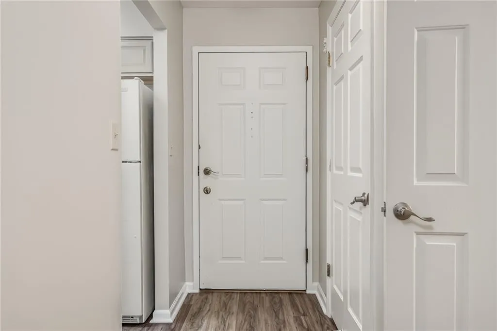 300 Johnson Ferry Road Ne Unit B108, Sandy Springs, Georgia 30328, 1 Bedroom Bedrooms, ,1 BathroomBathrooms,Residential,Sold,300 Johnson Ferry Road Ne Unit B108,7044784