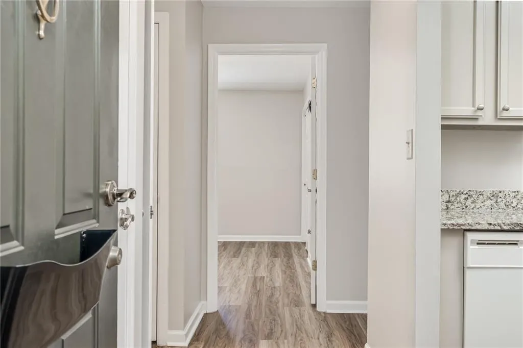 300 Johnson Ferry Road Ne Unit B108, Sandy Springs, Georgia 30328, 1 Bedroom Bedrooms, ,1 BathroomBathrooms,Residential,Sold,300 Johnson Ferry Road Ne Unit B108,7044784