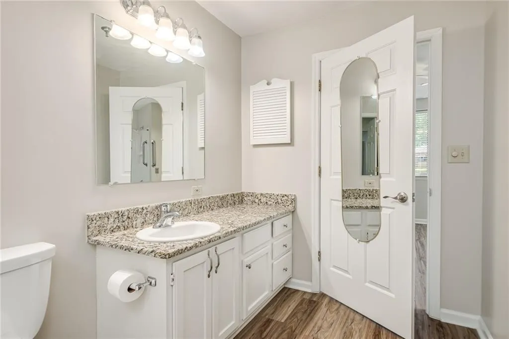 300 Johnson Ferry Road Ne Unit B108, Sandy Springs, Georgia 30328, 1 Bedroom Bedrooms, ,1 BathroomBathrooms,Residential,Sold,300 Johnson Ferry Road Ne Unit B108,7044784