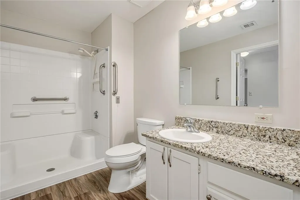 300 Johnson Ferry Road Ne Unit B108, Sandy Springs, Georgia 30328, 1 Bedroom Bedrooms, ,1 BathroomBathrooms,Residential,Sold,300 Johnson Ferry Road Ne Unit B108,7044784