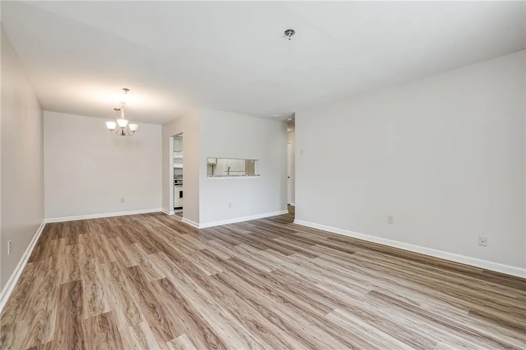 300 Johnson Ferry Road Ne Unit B108, Sandy Springs, Georgia 30328, 1 Bedroom Bedrooms, ,1 BathroomBathrooms,Residential,Sold,300 Johnson Ferry Road Ne Unit B108,7044784
