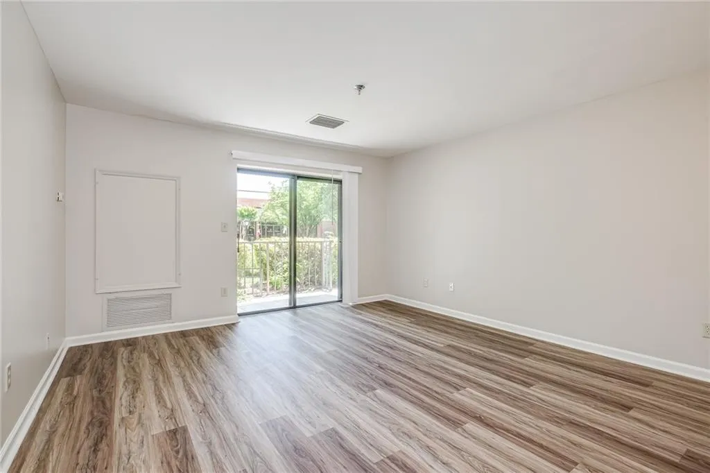 300 Johnson Ferry Road Ne Unit B108, Sandy Springs, Georgia 30328, 1 Bedroom Bedrooms, ,1 BathroomBathrooms,Residential,Sold,300 Johnson Ferry Road Ne Unit B108,7044784