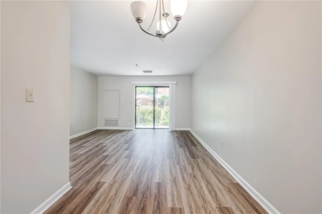 300 Johnson Ferry Road Ne Unit B108, Sandy Springs, Georgia 30328, 1 Bedroom Bedrooms, ,1 BathroomBathrooms,Residential,Sold,300 Johnson Ferry Road Ne Unit B108,7044784