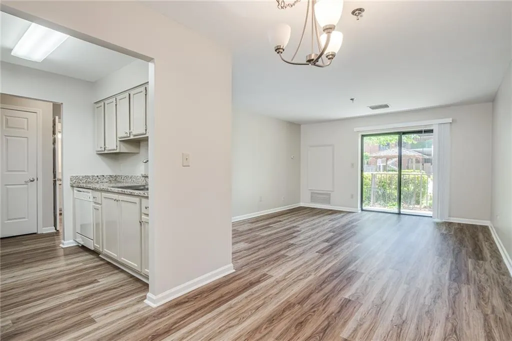 300 Johnson Ferry Road Ne Unit B108, Sandy Springs, Georgia 30328, 1 Bedroom Bedrooms, ,1 BathroomBathrooms,Residential,Sold,300 Johnson Ferry Road Ne Unit B108,7044784