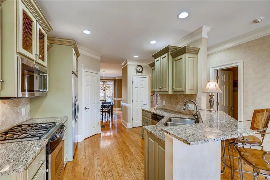 101 Chemin De Vie, Sandy Springs, Georgia 30342, 3 Bedrooms Bedrooms, ,3 BathroomsBathrooms,Residential,Sold,101 Chemin De Vie,6814365