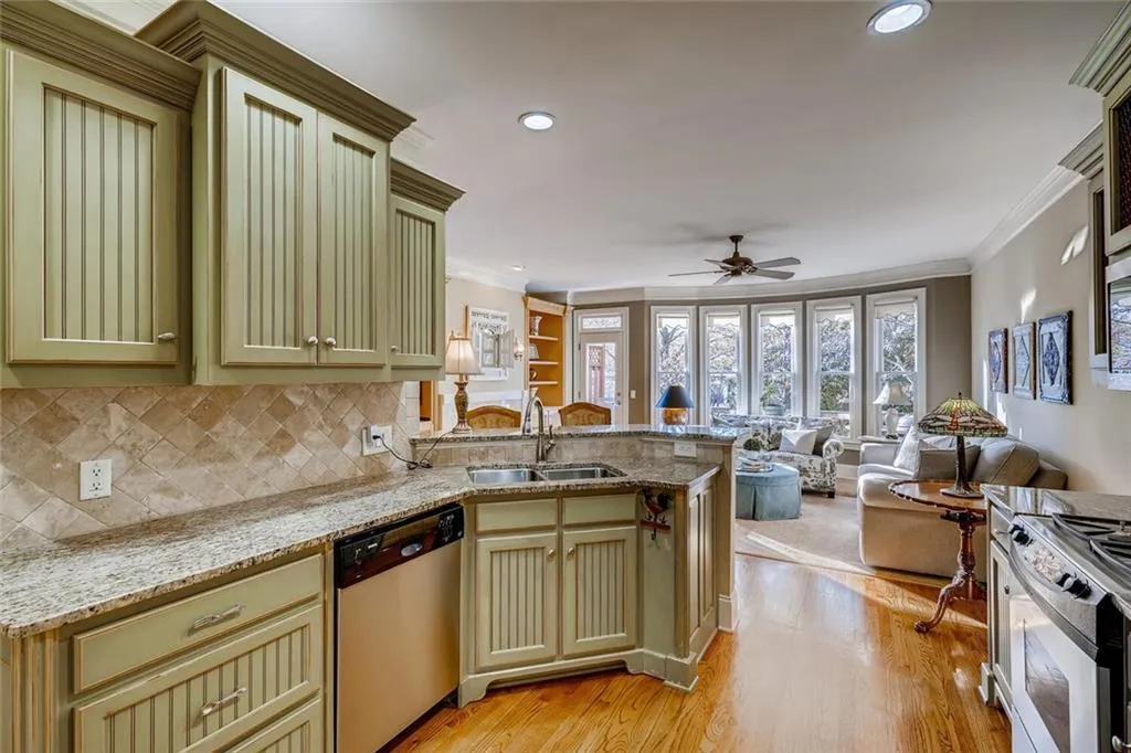101 Chemin De Vie, Sandy Springs, Georgia 30342, 3 Bedrooms Bedrooms, ,3 BathroomsBathrooms,Residential,Sold,101 Chemin De Vie,6814365
