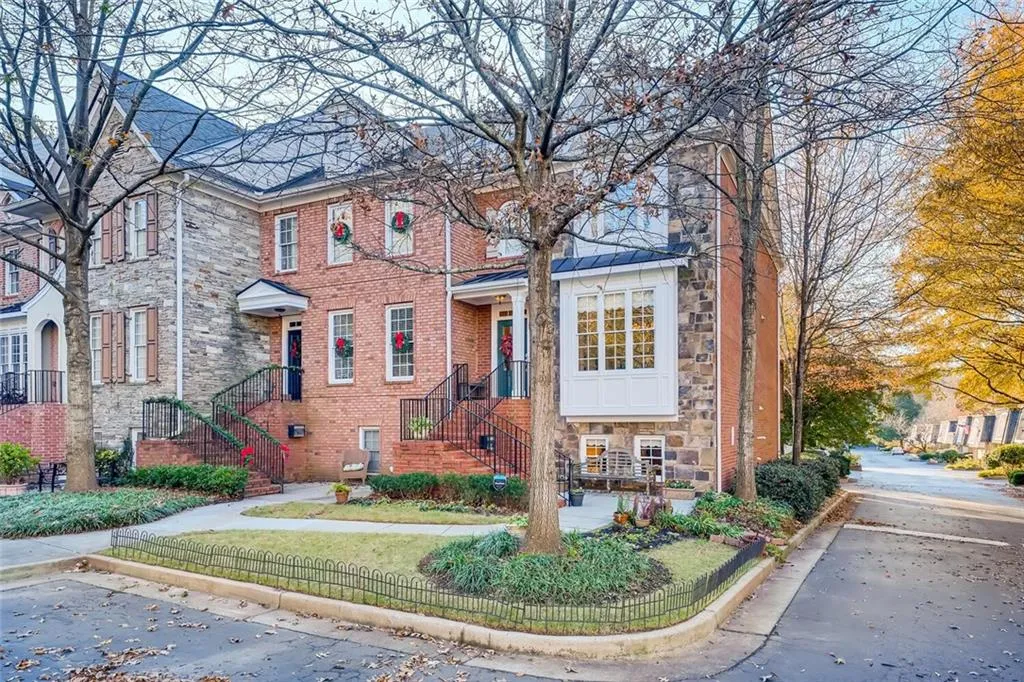 101 Chemin De Vie, Sandy Springs, Georgia 30342, 3 Bedrooms Bedrooms, ,3 BathroomsBathrooms,Residential,Sold,101 Chemin De Vie,6814365