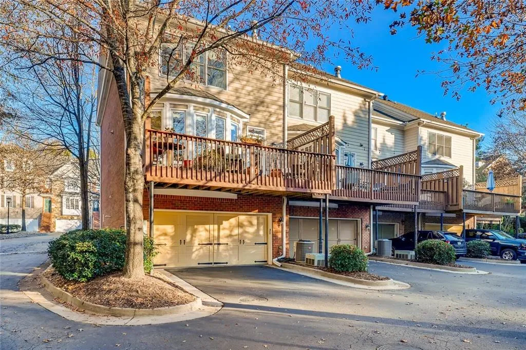 101 Chemin De Vie, Sandy Springs, Georgia 30342, 3 Bedrooms Bedrooms, ,3 BathroomsBathrooms,Residential,Sold,101 Chemin De Vie,6814365