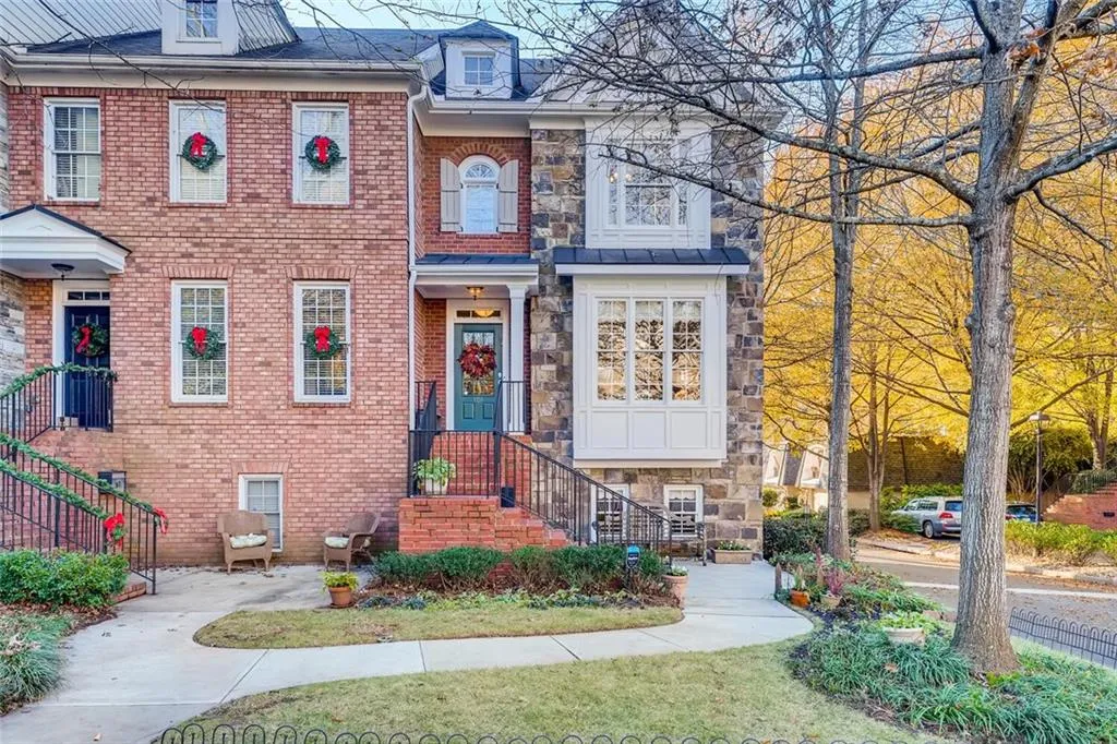 101 Chemin De Vie, Sandy Springs, Georgia 30342, 3 Bedrooms Bedrooms, ,3 BathroomsBathrooms,Residential,Sold,101 Chemin De Vie,6814365