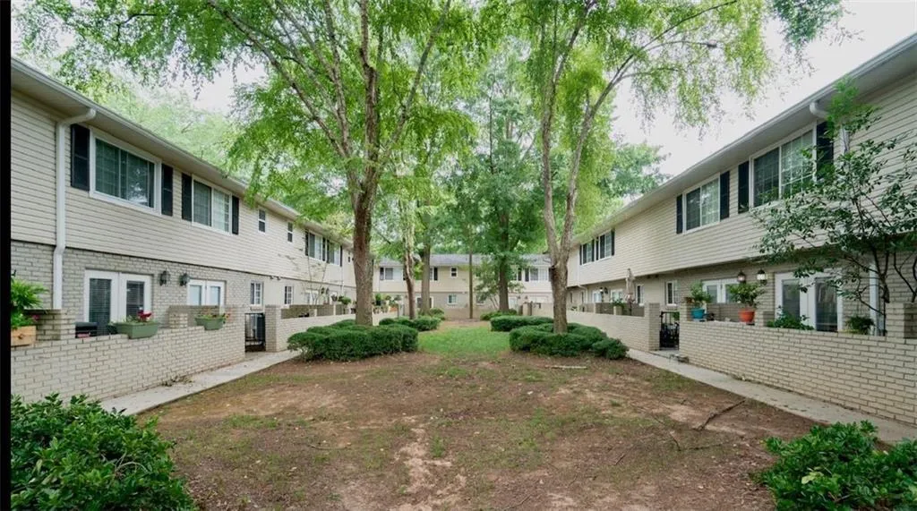 6940 Roswell Road Unit 24b, Sandy Springs, Georgia 30328, 1 Bedroom Bedrooms, ,1 BathroomBathrooms,Residential,Sold,6940 Roswell Road Unit 24b,6913705