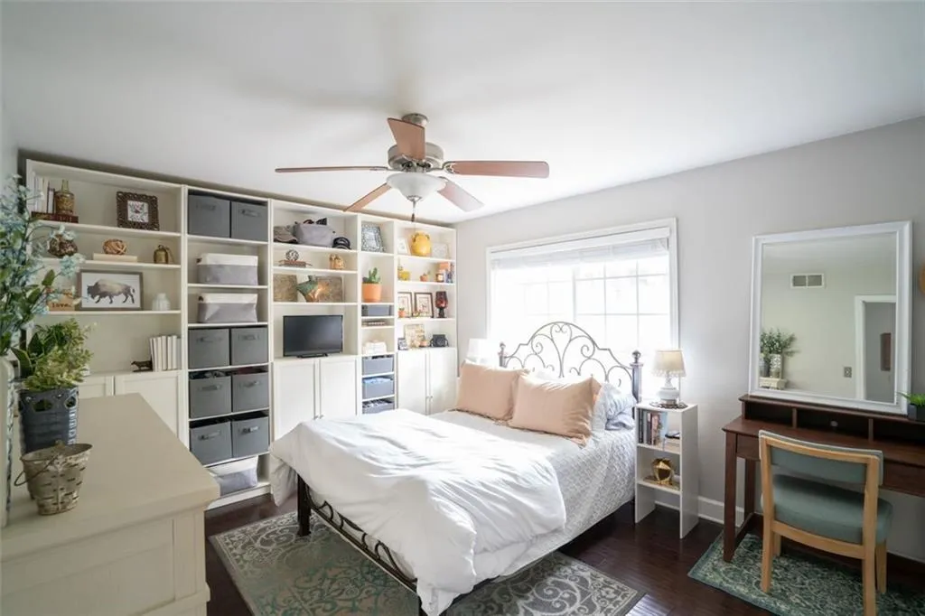 6940 Roswell Road Unit 24b, Sandy Springs, Georgia 30328, 1 Bedroom Bedrooms, ,1 BathroomBathrooms,Residential,Sold,6940 Roswell Road Unit 24b,6913705