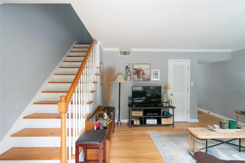 6940 Roswell Road Unit 24b, Sandy Springs, Georgia 30328, 1 Bedroom Bedrooms, ,1 BathroomBathrooms,Residential,Sold,6940 Roswell Road Unit 24b,6913705