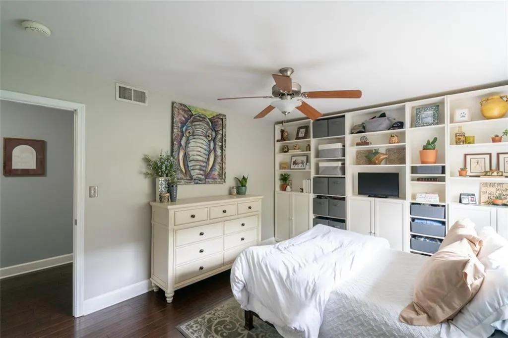 6940 Roswell Road Unit 24b, Sandy Springs, Georgia 30328, 1 Bedroom Bedrooms, ,1 BathroomBathrooms,Residential,Sold,6940 Roswell Road Unit 24b,6913705