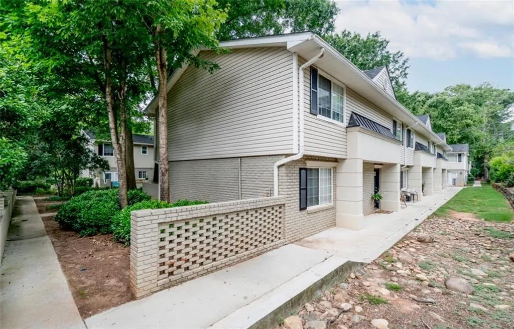 6940 Roswell Road Unit 24b, Sandy Springs, Georgia 30328, 1 Bedroom Bedrooms, ,1 BathroomBathrooms,Residential,Sold,6940 Roswell Road Unit 24b,6913705