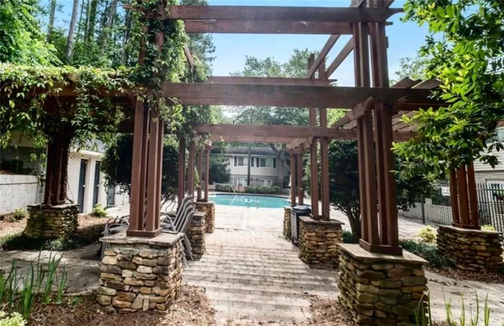 6940 Roswell Road Unit 24b, Sandy Springs, Georgia 30328, 1 Bedroom Bedrooms, ,1 BathroomBathrooms,Residential,Sold,6940 Roswell Road Unit 24b,6913705