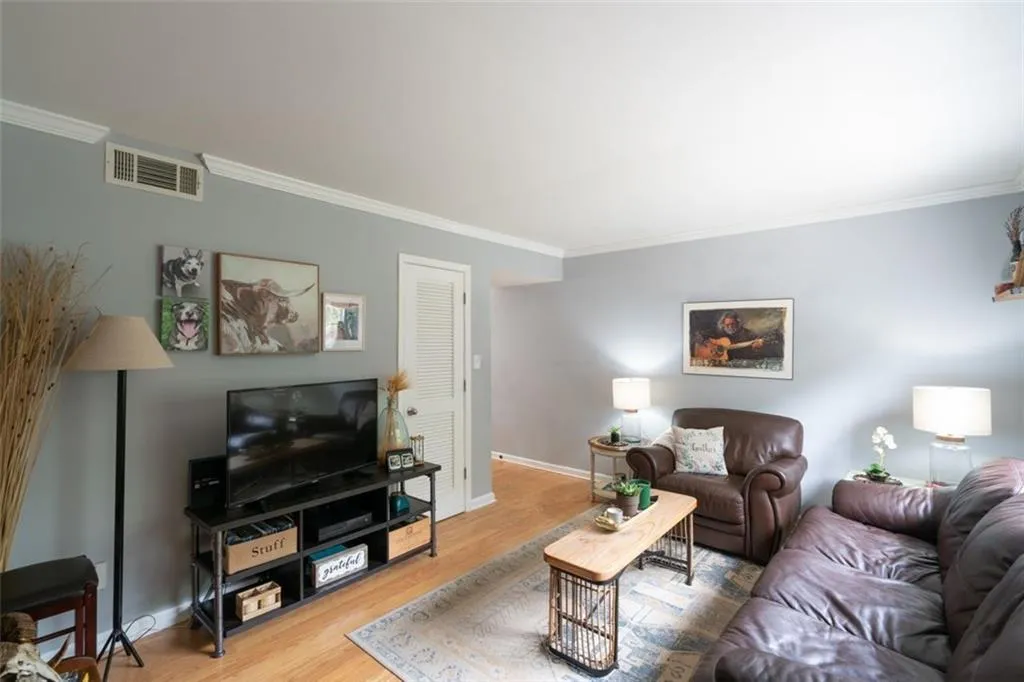 6940 Roswell Road Unit 24b, Sandy Springs, Georgia 30328, 1 Bedroom Bedrooms, ,1 BathroomBathrooms,Residential,Sold,6940 Roswell Road Unit 24b,6913705