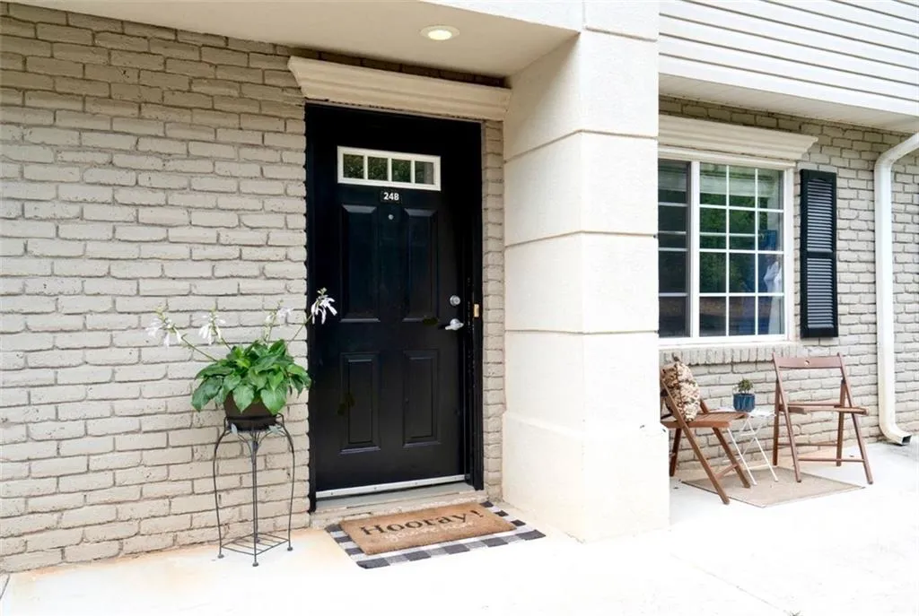 6940 Roswell Road Unit 24b, Sandy Springs, Georgia 30328, 1 Bedroom Bedrooms, ,1 BathroomBathrooms,Residential,Sold,6940 Roswell Road Unit 24b,6913705