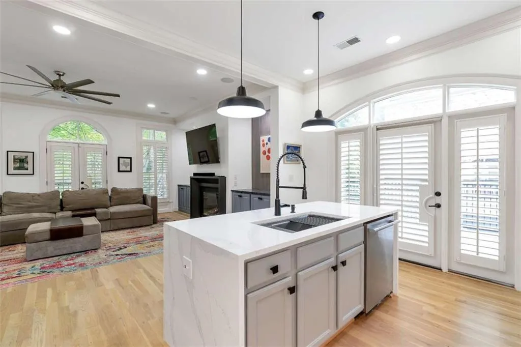 201 Riversgate Drive, Atlanta, Georgia 30339, 4 Bedrooms Bedrooms, ,4 BathroomsBathrooms,Residential,Sold,201 Riversgate Drive,7759628