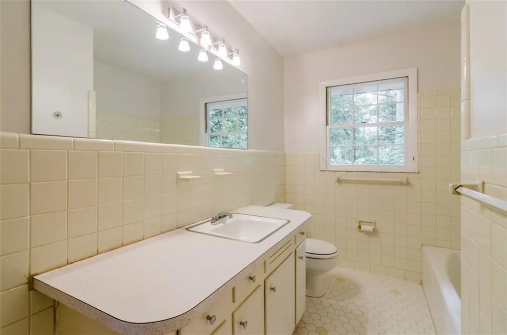 6718 Brandon Mill Road, Atlanta, Georgia 30328, 3 Bedrooms Bedrooms, ,2 BathroomsBathrooms,Residential,Sold,6718 Brandon Mill Road,5704758