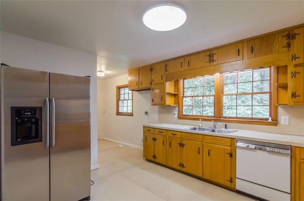 6718 Brandon Mill Road, Atlanta, Georgia 30328, 3 Bedrooms Bedrooms, ,2 BathroomsBathrooms,Residential,Sold,6718 Brandon Mill Road,5704758