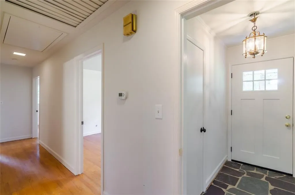 6718 Brandon Mill Road, Atlanta, Georgia 30328, 3 Bedrooms Bedrooms, ,2 BathroomsBathrooms,Residential,Sold,6718 Brandon Mill Road,5704758