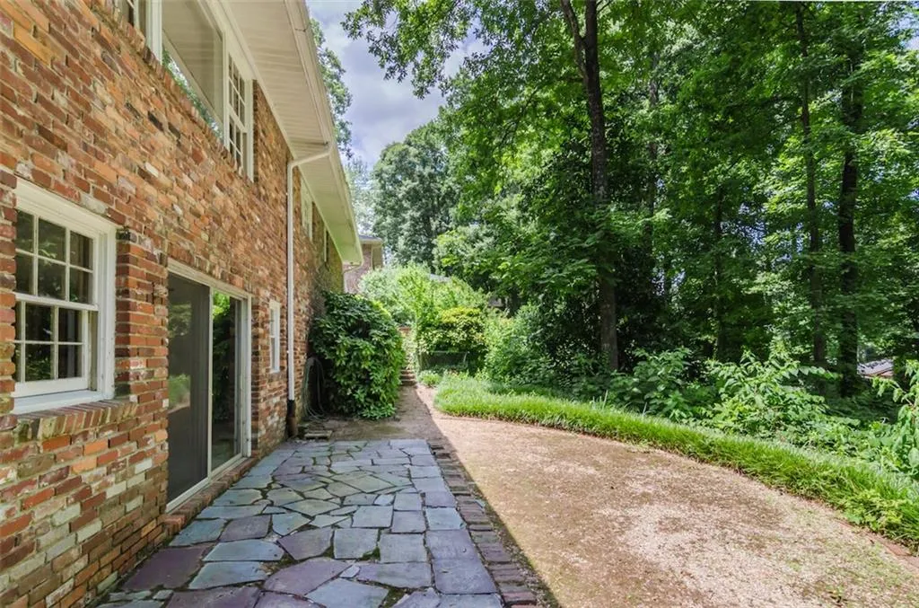 6718 Brandon Mill Road, Atlanta, Georgia 30328, 3 Bedrooms Bedrooms, ,2 BathroomsBathrooms,Residential,Sold,6718 Brandon Mill Road,5704758