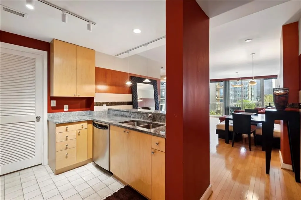 3338 Peachtree Road Ne Unit 606, Atlanta, Georgia 30326, 1 Bedroom Bedrooms, ,1 BathroomBathrooms,Residential,Sold,3338 Peachtree Road Ne Unit 606,7191011