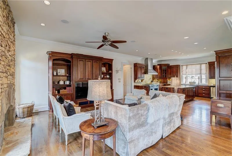 4966 Powers Ferry Road, Atlanta, Georgia 30327, 5 Bedrooms Bedrooms, ,5 BathroomsBathrooms,Residential,Sold,4966 Powers Ferry Road,6582402