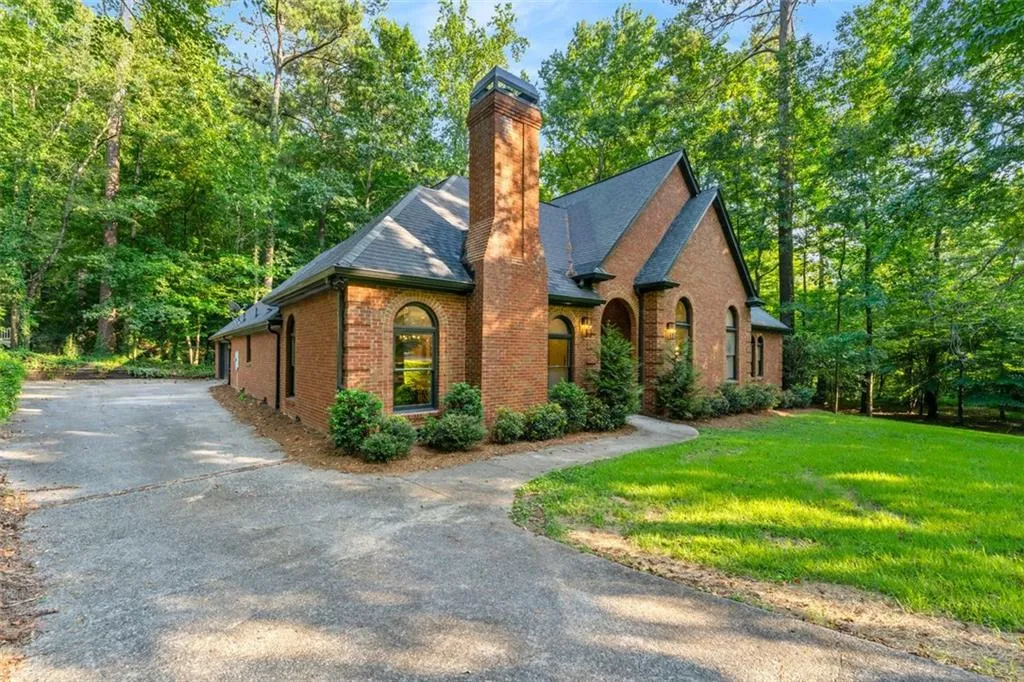 7015 Brandon Mill Road, Atlanta, Georgia 30328, 5 Bedrooms Bedrooms, ,4 BathroomsBathrooms,Residential,Sold,7015 Brandon Mill Road,7446612