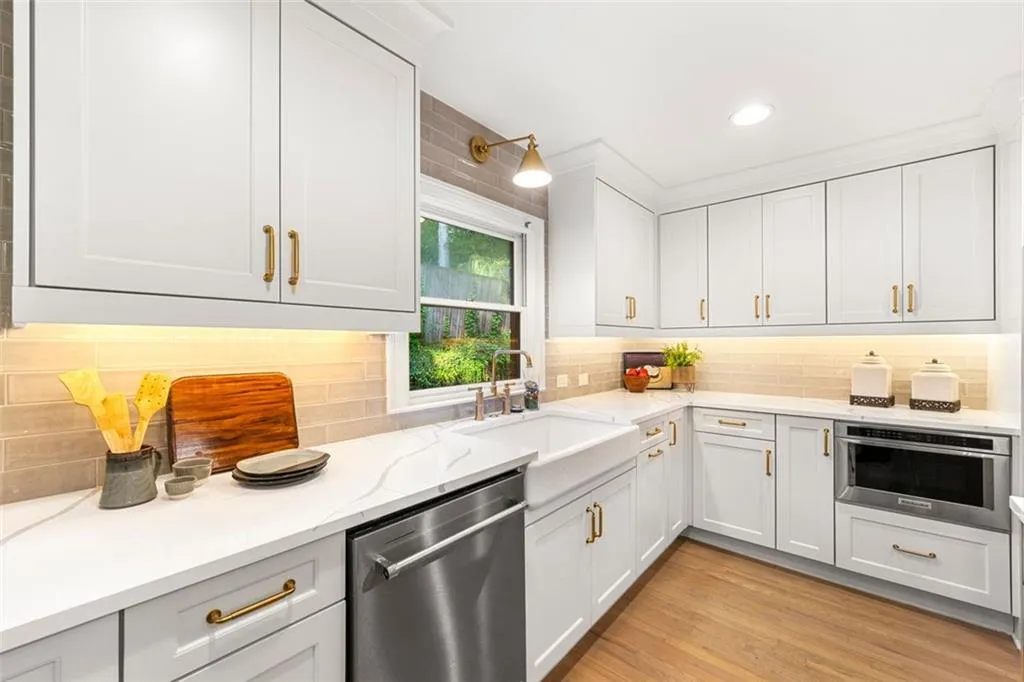 7015 Brandon Mill Road, Atlanta, Georgia 30328, 5 Bedrooms Bedrooms, ,4 BathroomsBathrooms,Residential,Sold,7015 Brandon Mill Road,7446612