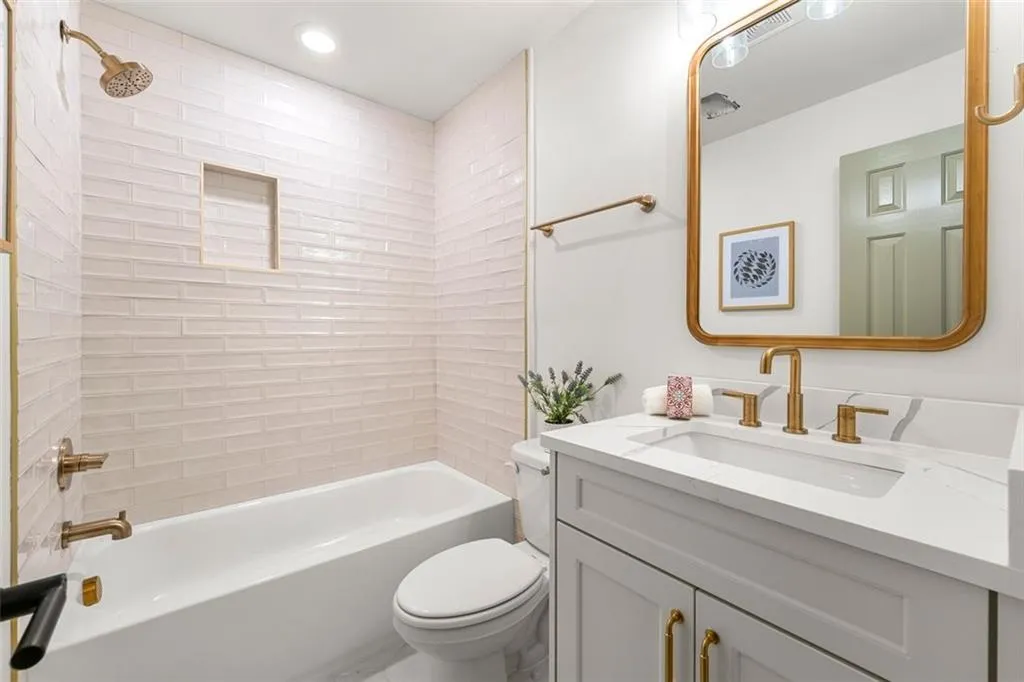 7015 Brandon Mill Road, Atlanta, Georgia 30328, 5 Bedrooms Bedrooms, ,4 BathroomsBathrooms,Residential,Sold,7015 Brandon Mill Road,7446612