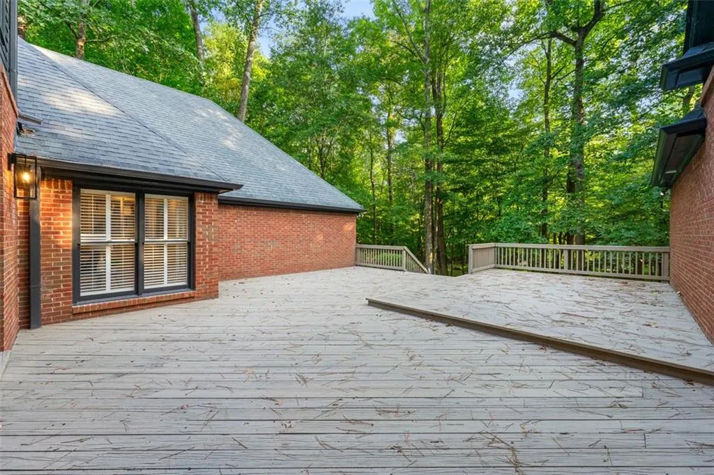 7015 Brandon Mill Road, Atlanta, Georgia 30328, 5 Bedrooms Bedrooms, ,4 BathroomsBathrooms,Residential,Sold,7015 Brandon Mill Road,7446612