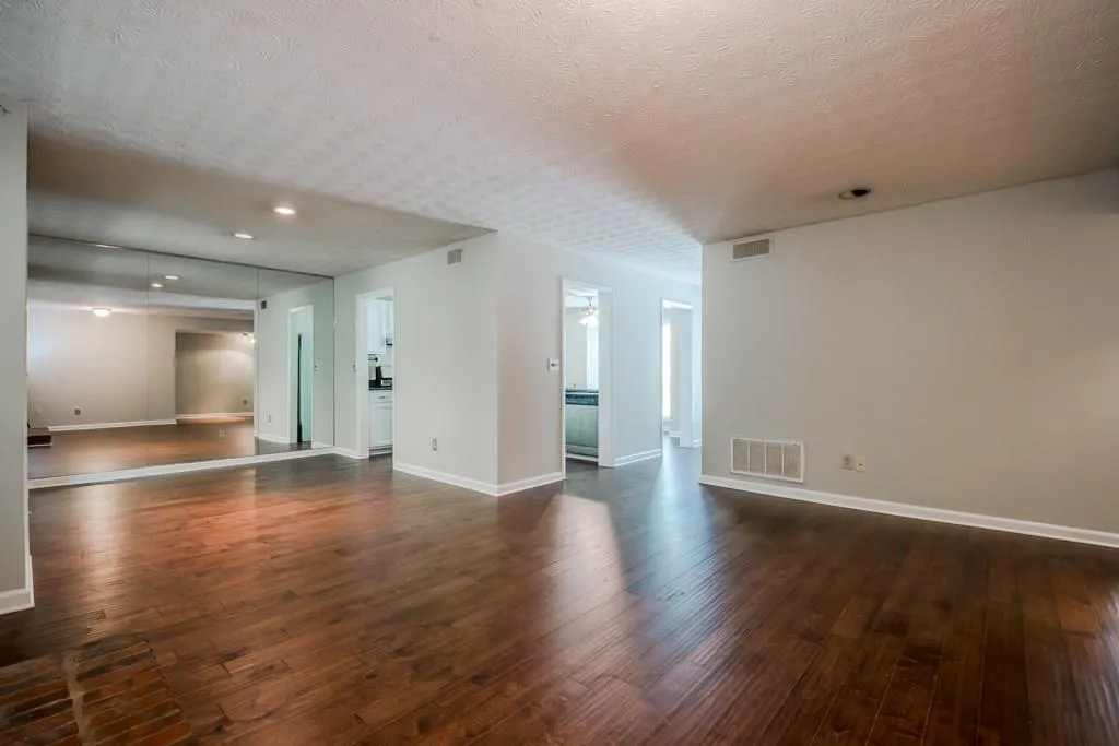 2901 Lenox Road Ne Unit 205, Atlanta, Georgia 30324, 2 Bedrooms Bedrooms, ,2 BathroomsBathrooms,Residential,Sold,2901 Lenox Road Ne Unit 205,5876976
