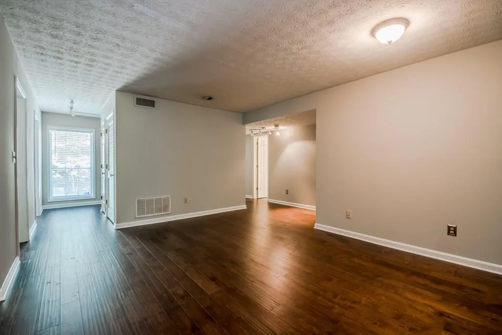 2901 Lenox Road Ne Unit 205, Atlanta, Georgia 30324, 2 Bedrooms Bedrooms, ,2 BathroomsBathrooms,Residential,Sold,2901 Lenox Road Ne Unit 205,5876976