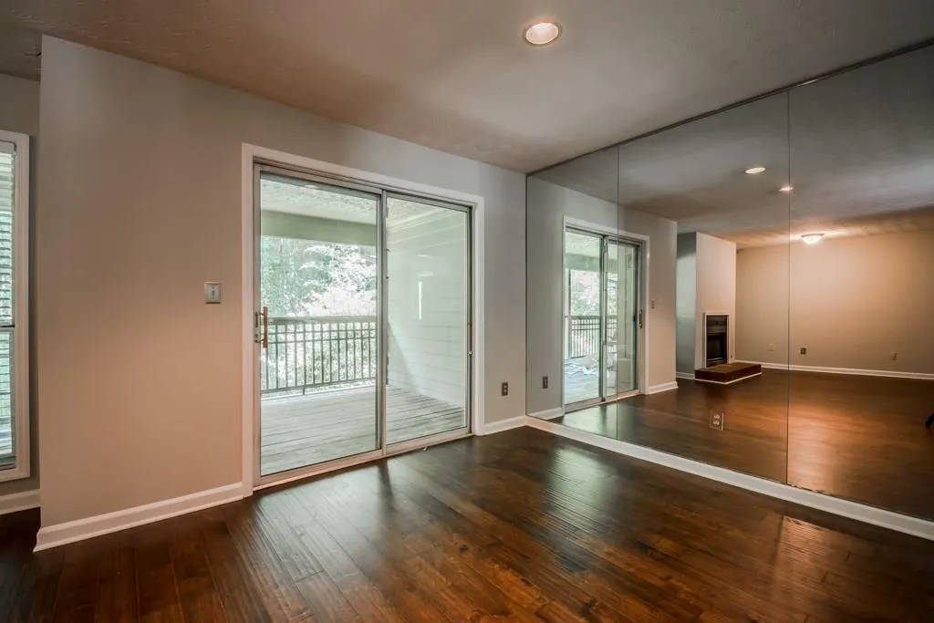 2901 Lenox Road Ne Unit 205, Atlanta, Georgia 30324, 2 Bedrooms Bedrooms, ,2 BathroomsBathrooms,Residential,Sold,2901 Lenox Road Ne Unit 205,5876976