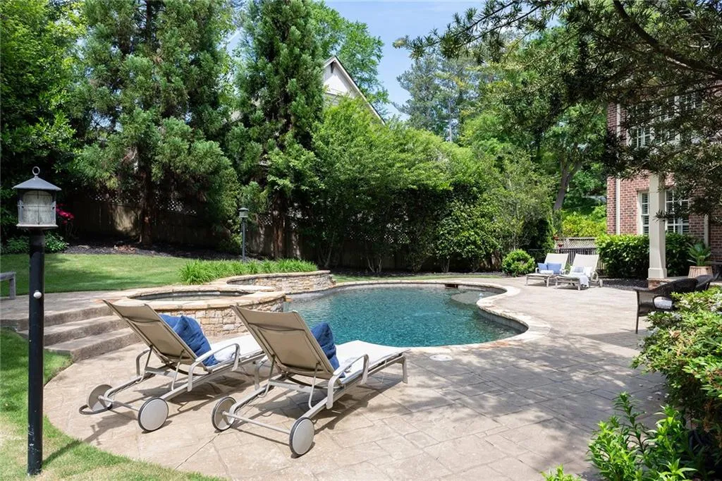 770 E Northway Lane, Sandy Springs, Georgia 30342, 6 Bedrooms Bedrooms, ,6 BathroomsBathrooms,Residential,Sold,770 E Northway Lane,7379003