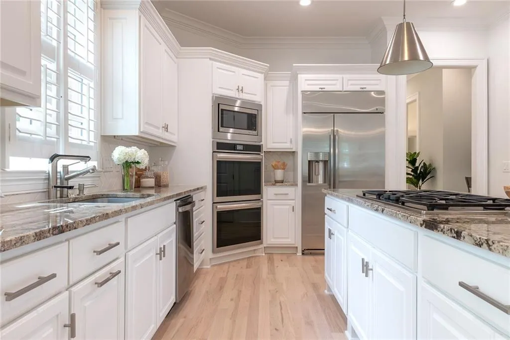 770 E Northway Lane, Sandy Springs, Georgia 30342, 6 Bedrooms Bedrooms, ,6 BathroomsBathrooms,Residential,Sold,770 E Northway Lane,7379003