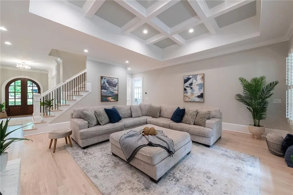 770 E Northway Lane, Sandy Springs, Georgia 30342, 6 Bedrooms Bedrooms, ,6 BathroomsBathrooms,Residential,Sold,770 E Northway Lane,7379003