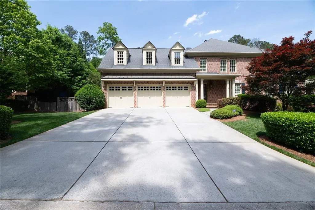 770 E Northway Lane, Sandy Springs, Georgia 30342, 6 Bedrooms Bedrooms, ,6 BathroomsBathrooms,Residential,Sold,770 E Northway Lane,7379003