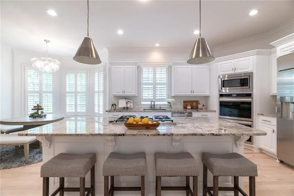 770 E Northway Lane, Sandy Springs, Georgia 30342, 6 Bedrooms Bedrooms, ,6 BathroomsBathrooms,Residential,Sold,770 E Northway Lane,7379003