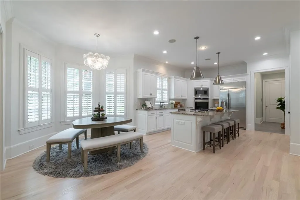 770 E Northway Lane, Sandy Springs, Georgia 30342, 6 Bedrooms Bedrooms, ,6 BathroomsBathrooms,Residential,Sold,770 E Northway Lane,7379003