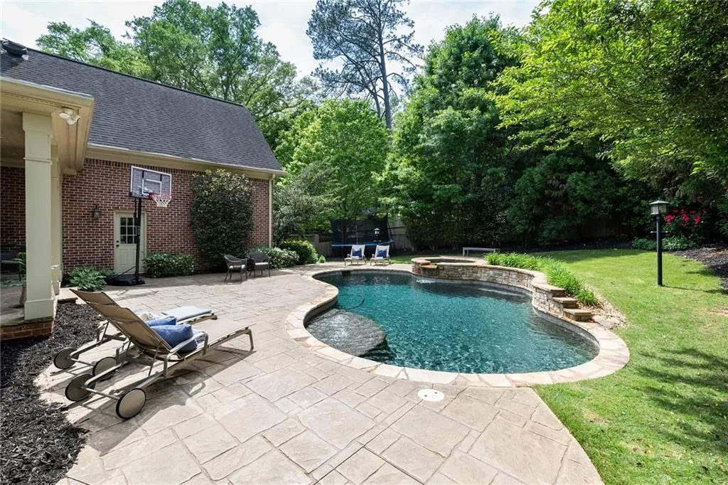 770 E Northway Lane, Sandy Springs, Georgia 30342, 6 Bedrooms Bedrooms, ,6 BathroomsBathrooms,Residential,Sold,770 E Northway Lane,7379003