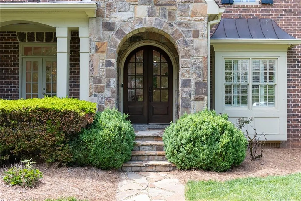 770 E Northway Lane, Sandy Springs, Georgia 30342, 6 Bedrooms Bedrooms, ,6 BathroomsBathrooms,Residential,Sold,770 E Northway Lane,7379003