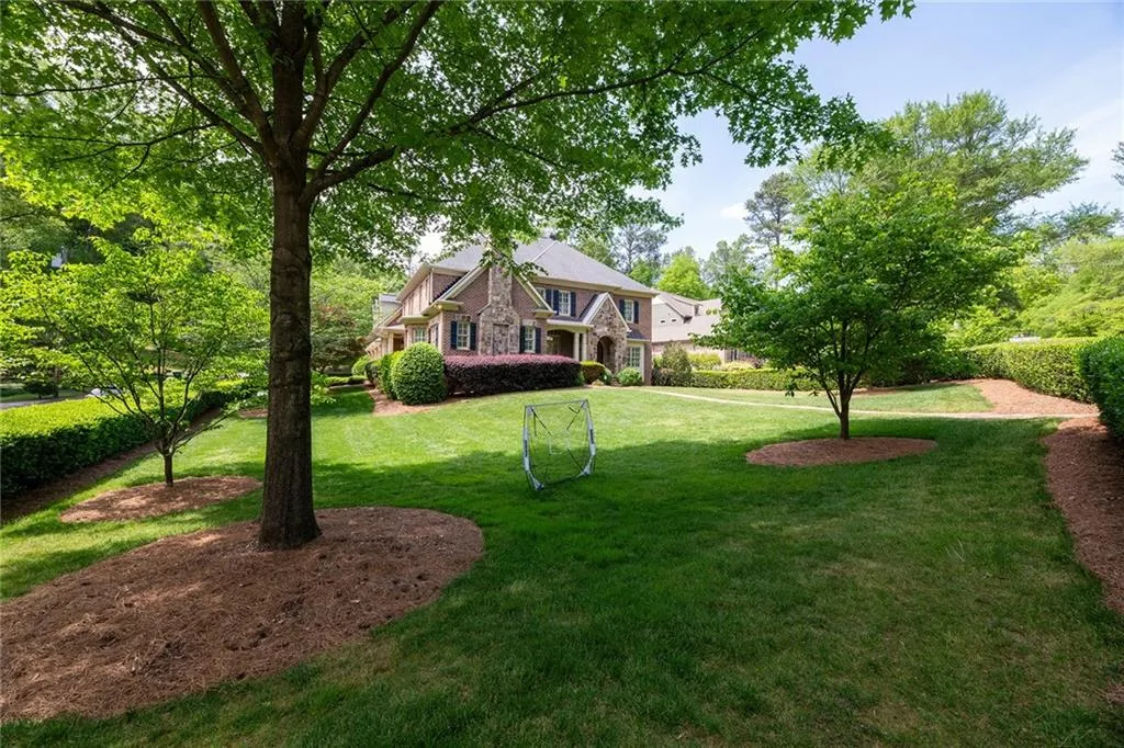 770 E Northway Lane, Sandy Springs, Georgia 30342, 6 Bedrooms Bedrooms, ,6 BathroomsBathrooms,Residential,Sold,770 E Northway Lane,7379003