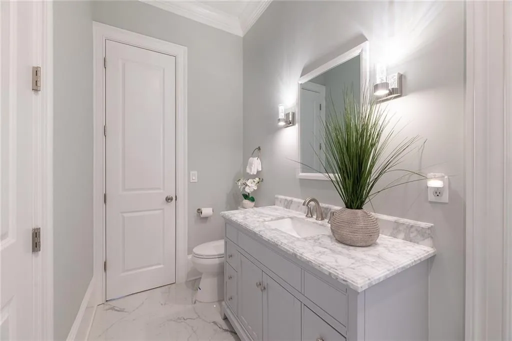 770 E Northway Lane, Sandy Springs, Georgia 30342, 6 Bedrooms Bedrooms, ,6 BathroomsBathrooms,Residential,Sold,770 E Northway Lane,7379003