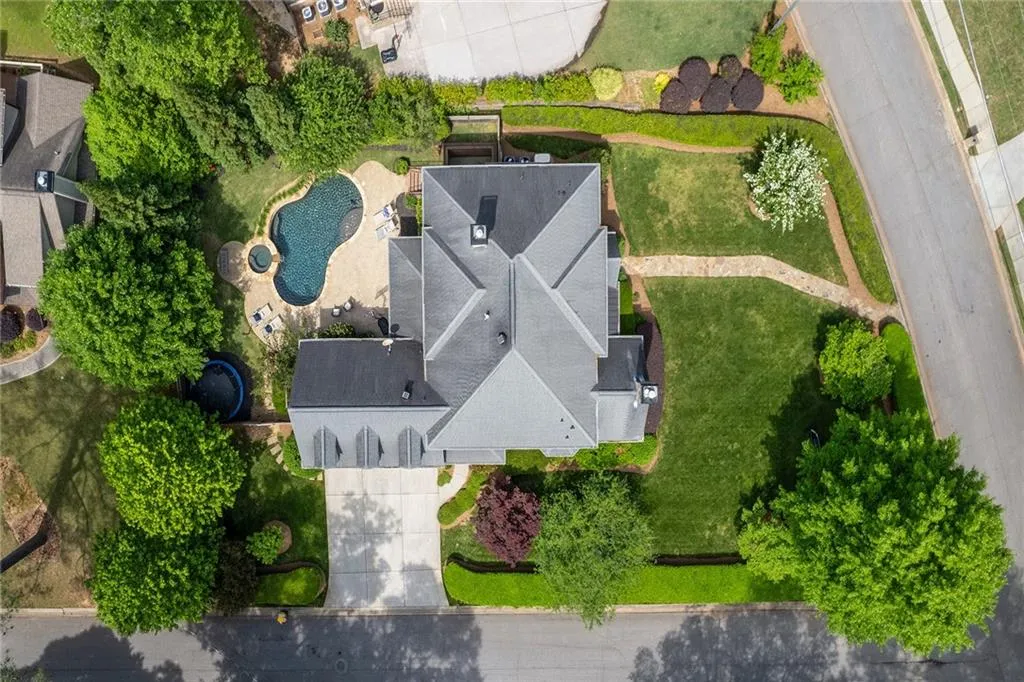 770 E Northway Lane, Sandy Springs, Georgia 30342, 6 Bedrooms Bedrooms, ,6 BathroomsBathrooms,Residential,Sold,770 E Northway Lane,7379003